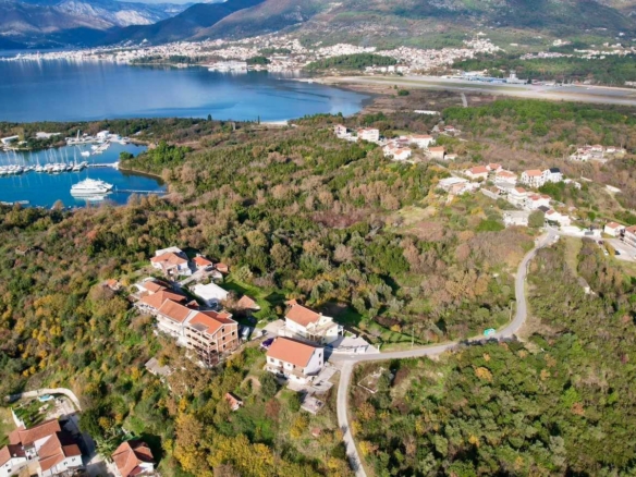 Urbanizovan plac s pogledom na more u Mrčevcu, Tivat — fotografija 5