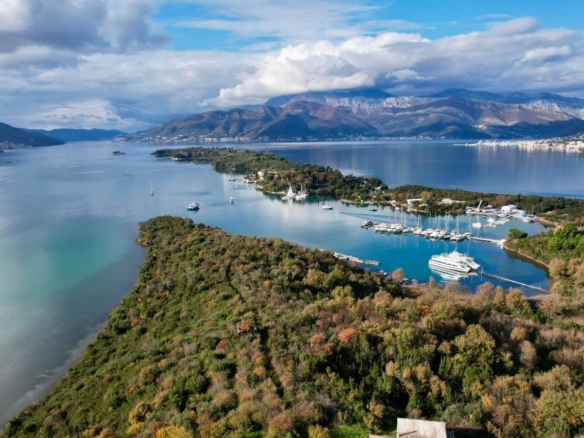 Urbanizovan plac s pogledom na more u Mrčevcu, Tivat — fotografija 7