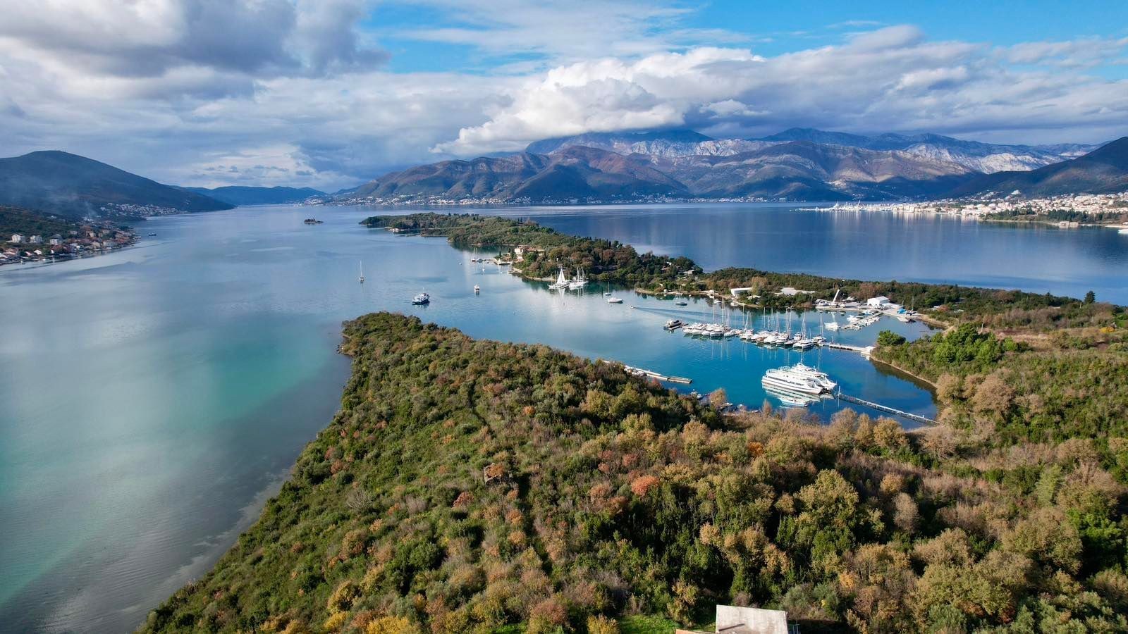 34a5c606-b6c4-4895-ba0a-25059eb90d58 Urbanizovan plac s pogledom na more u Mrčevcu, Tivat — fotografija 7
