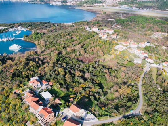 Urbanizovan plac s pogledom na more u Mrčevcu, Tivat — fotografija 8
