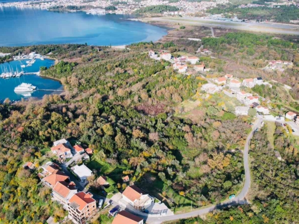 Urbanizovan plac s pogledom na more u Mrčevcu, Tivat — fotografija 10