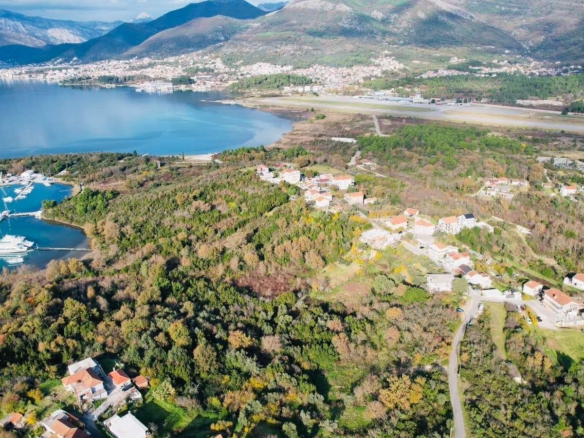 Urbanizovan plac s pogledom na more u Mrčevcu, Tivat — fotografija 11