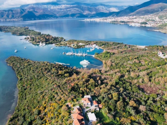 Urbanizovan plac s pogledom na more u Mrčevcu, Tivat — fotografija 12