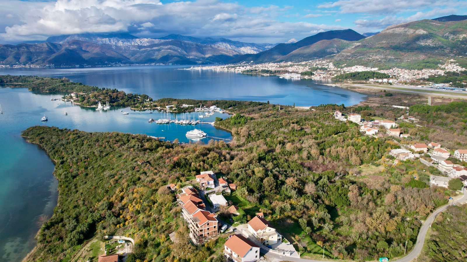 3d0db13d-db10-4e5e-9e8e-8d2f32a69e9e Urbanizovan plac s pogledom na more u Mrčevcu, Tivat — fotografija 13