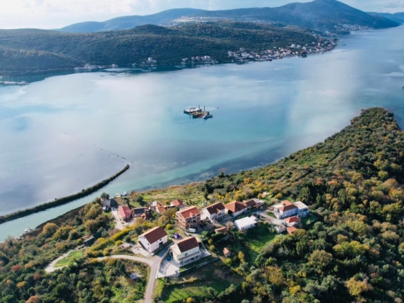 Urbanizovan plac s pogledom na more u Mrčevcu, Tivat — fotografija 14