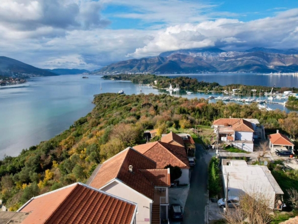 Urbanizovan plac s pogledom na more u Mrčevcu, Tivat — fotografija 15