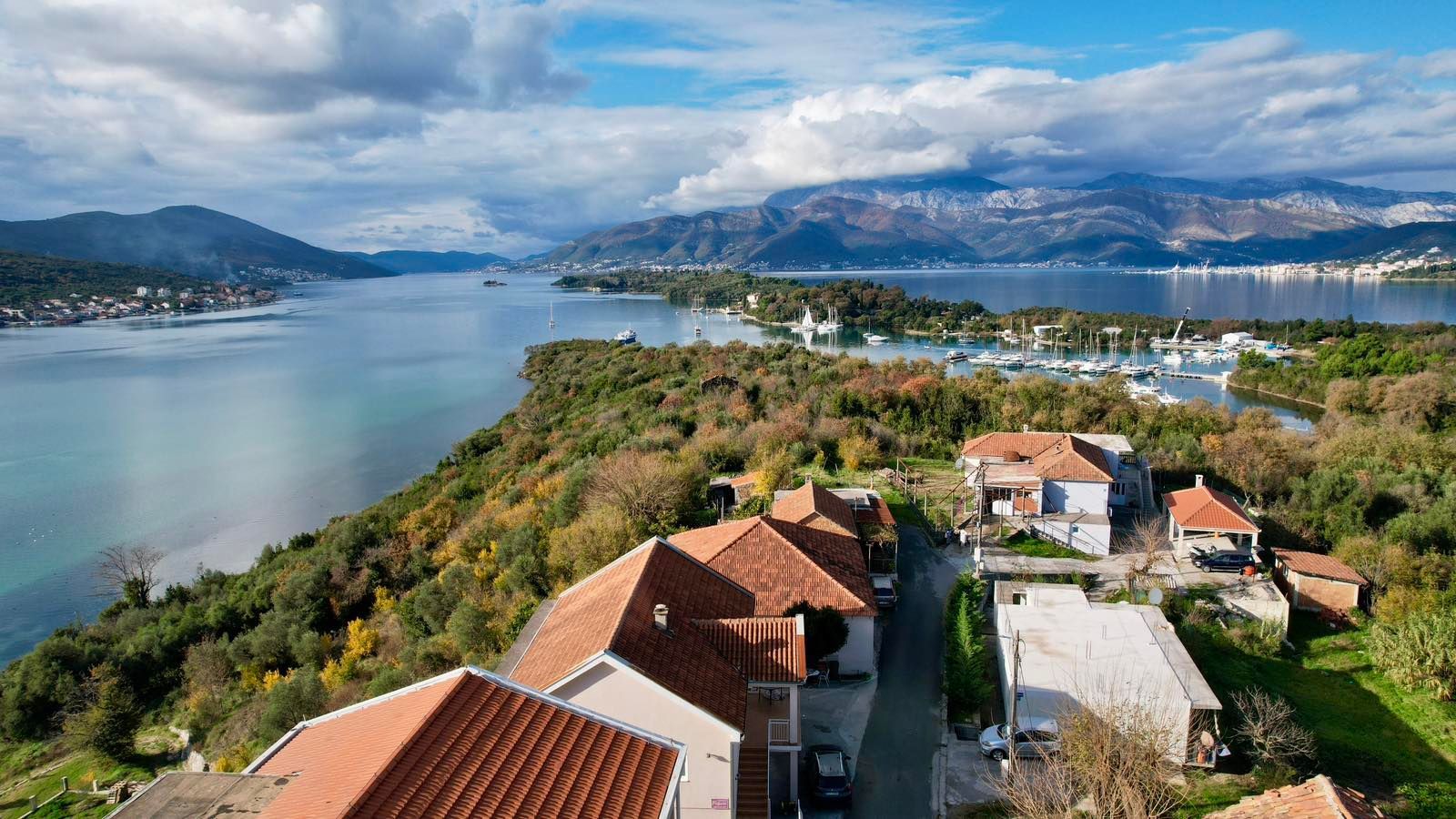 d36a09f7-46a1-47dc-adb0-98acd5cfbd1a Urbanizovan plac s pogledom na more u Mrčevcu, Tivat — fotografija 15