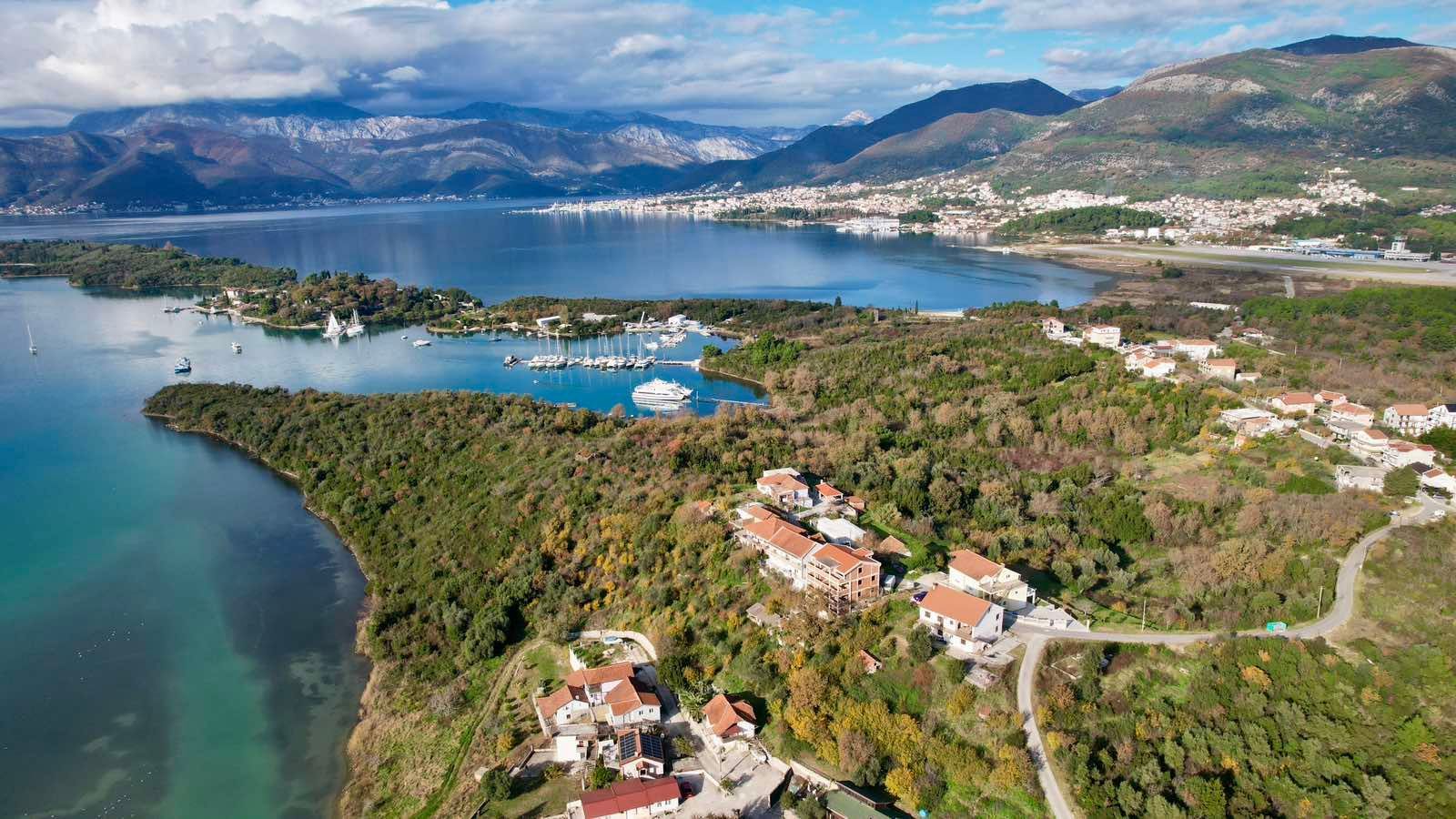 891ca8eb-3687-4e07-9848-65eaa981fda6 Urbanizovan plac s pogledom na more u Mrčevcu, Tivat — fotografija 16