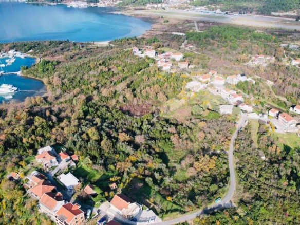 Urbanizovan plac s pogledom na more u Mrčevcu, Tivat — fotografija 20