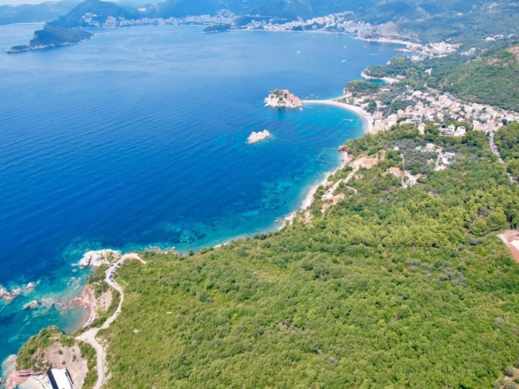 Prodaja građevinskog zemljista 2.682 m² za izgradnju 5 luksuznih vila sa pogledom na more – Blizikuće, Budva