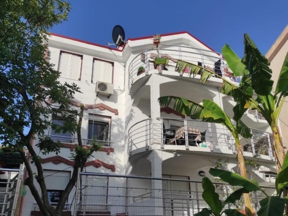 Dve kuće na obali mora u Đuraševićima, Tivat – 387 m²