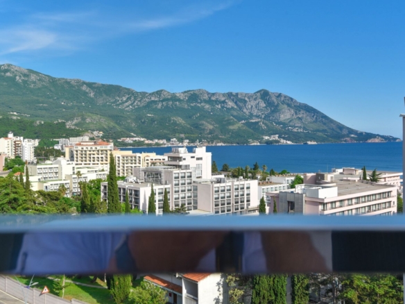 Prodaja jednosobnog stana 53 m² sa pogledom na more – Bečići, atraktivna lokacija
