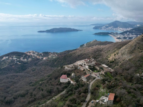 Urbanizovan plac 1400m2 sa pogledom na more-Kuljace,Budva (Zajednicka gradnja 28%)
