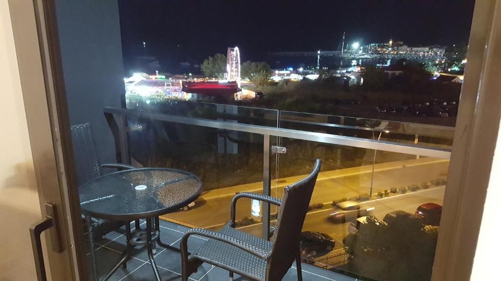 Jednosoban stan sa pogledom na more u centru Budve — fotografija 9
