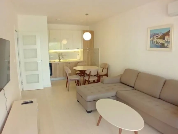Na prodaju jednosoban stan 51 m² sa panoramskim pogledom na more i garažnim mestom – Dubovica, Budva