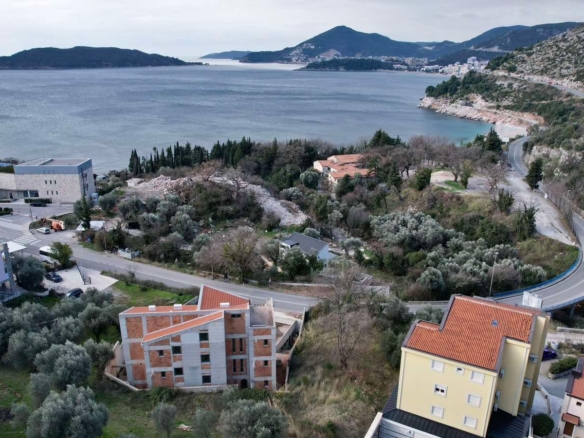 Urbanizovan plac 808 m² sa pogledom na more -Kamenovo,Budva