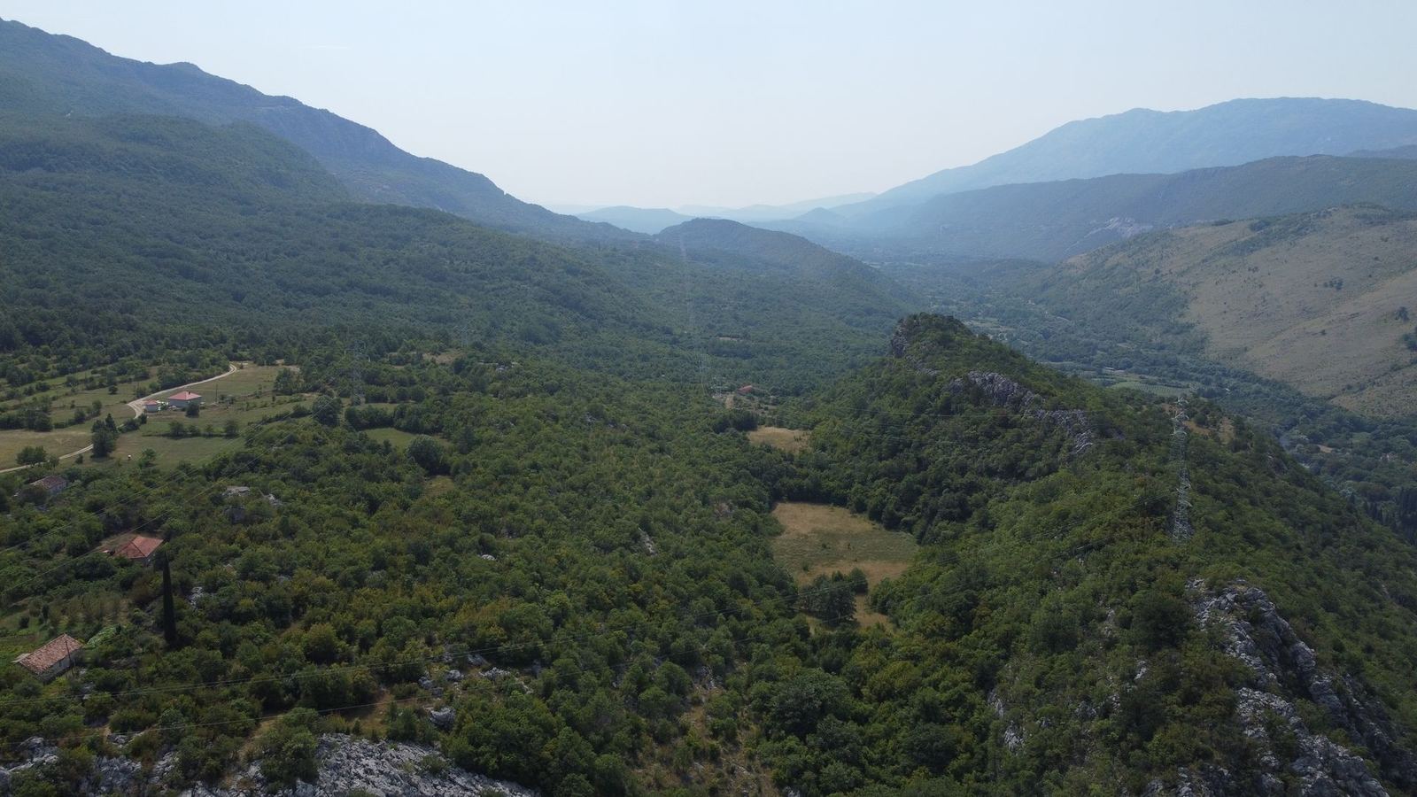 09e6bdfa-e6de-462d-95a7-ebeeea99095f Imanje sa kućom i livadama u selu Pločice, Podgorica — fotografija 4