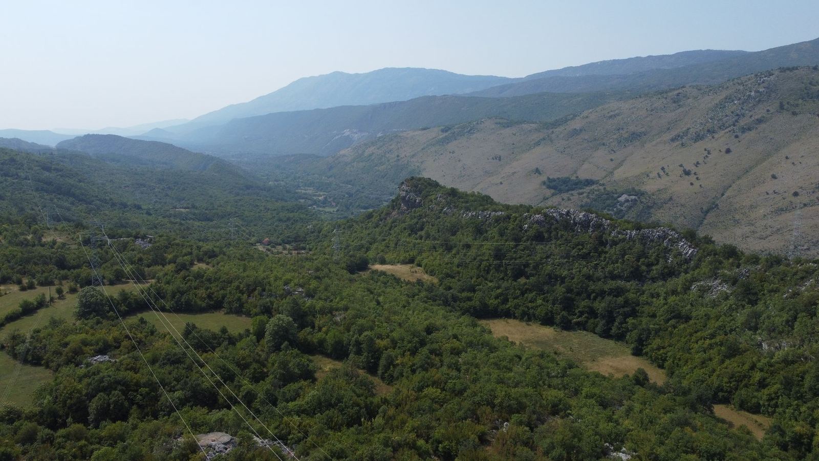 16dc09fc-d81b-468f-b030-aa4cb116d278 Imanje sa kućom i livadama u selu Pločice, Podgorica — fotografija 6