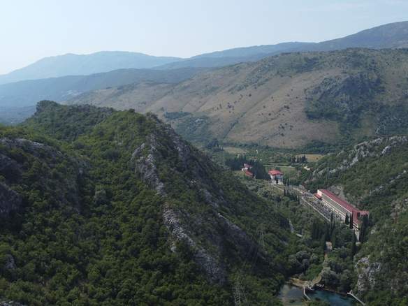 Imanje sa kućom i livadama u selu Pločice, Podgorica — fotografija 7