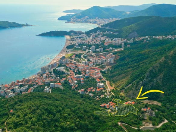 Urbanizovan plac sa pogledom na more 8.893m² za zajedničku gradnju (25%) – Becici