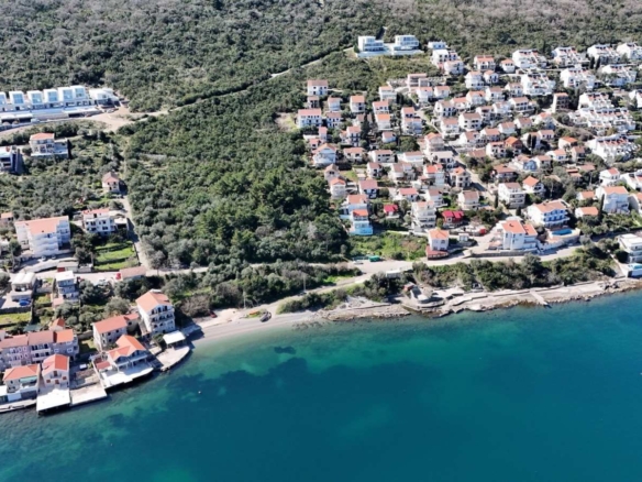 Ekskluzivno zemljište na prvoj liniji do mora u Krašićima – 22.000 m²