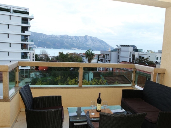 Dvosoban stan 70m² sa pogledom na more-Gospoština, Budva (na duzi period,DOSTUPAN OD 20.08.2026)