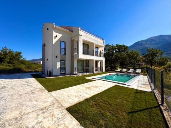 Luksuzna novoizgradjena vila 300 m² sa bazenom, Lješevići – Kotor