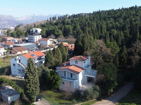 Urbanizovan plac sa pogledom na more, Kamenari, Herceg Novi — fotografija 4