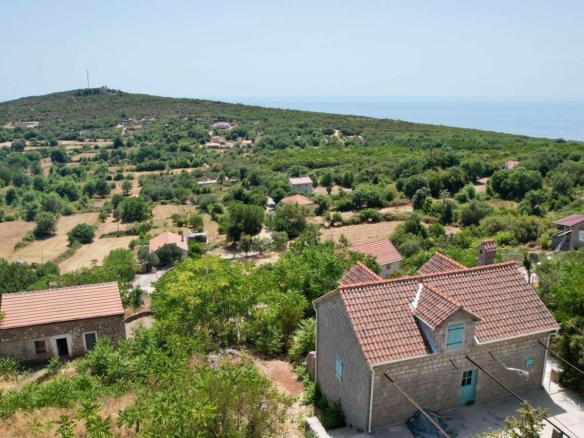 Autentična kamena kuća 138 m² na placu 566 m²– Zagora, Kotor