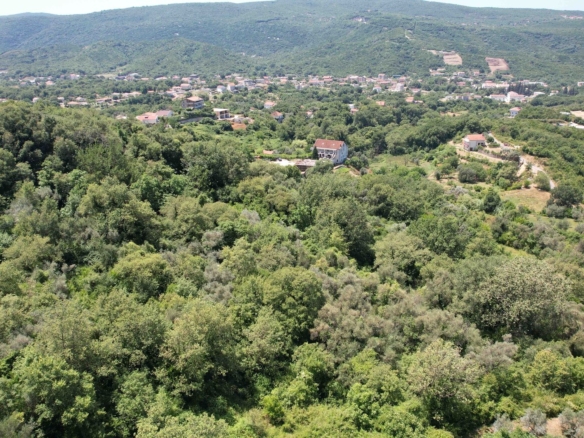 Urbanizovan plac u Radanovićima, Kotor — fotografija 2