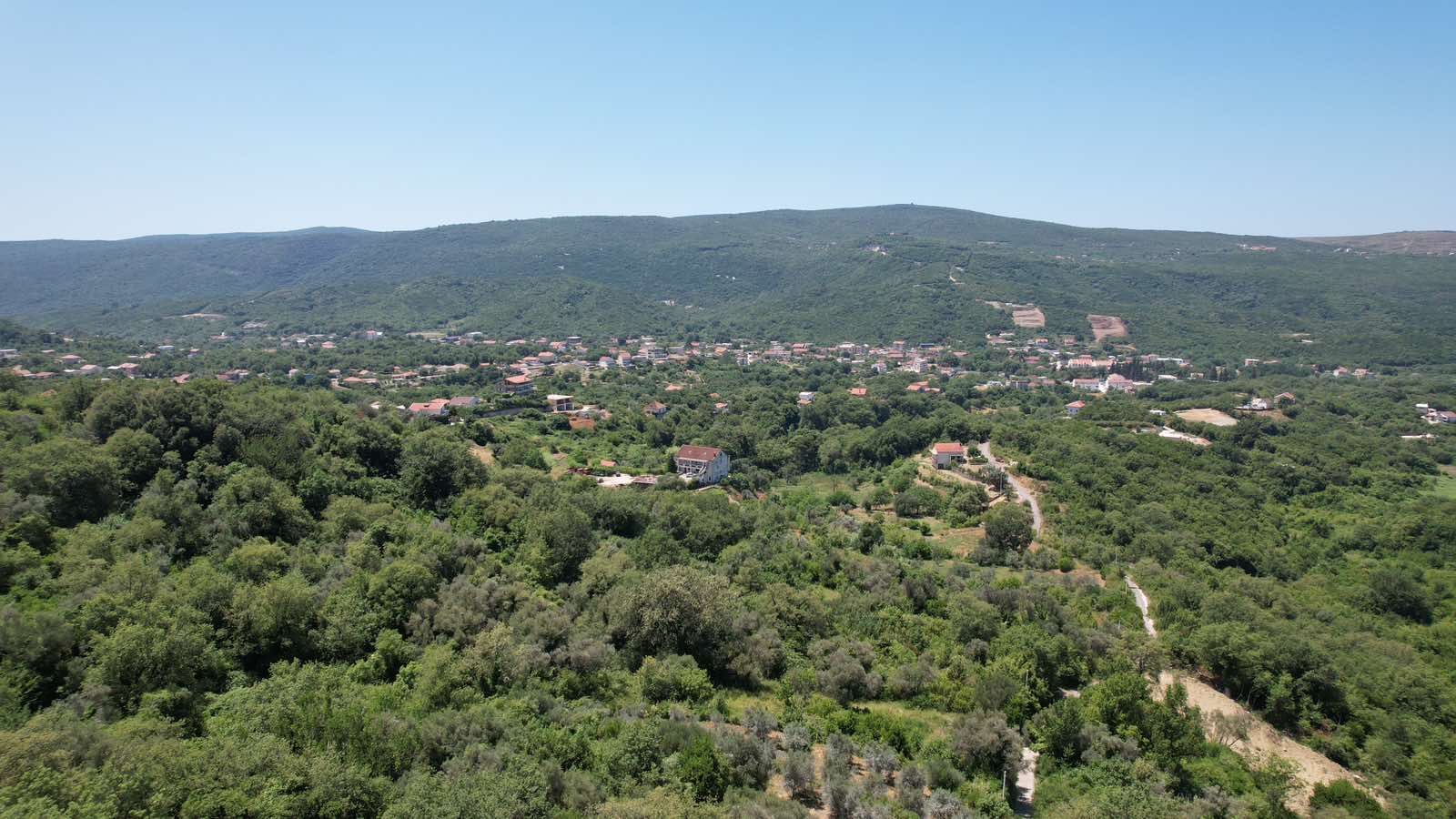 508c1e2b-52fe-4969-86b6-ad573b0d90c1 Urbanizovan plac u Radanovićima, Kotor — fotografija 4