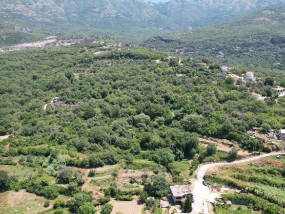 Urbanizovan plac u Radanovićima, Kotor — fotografija 13