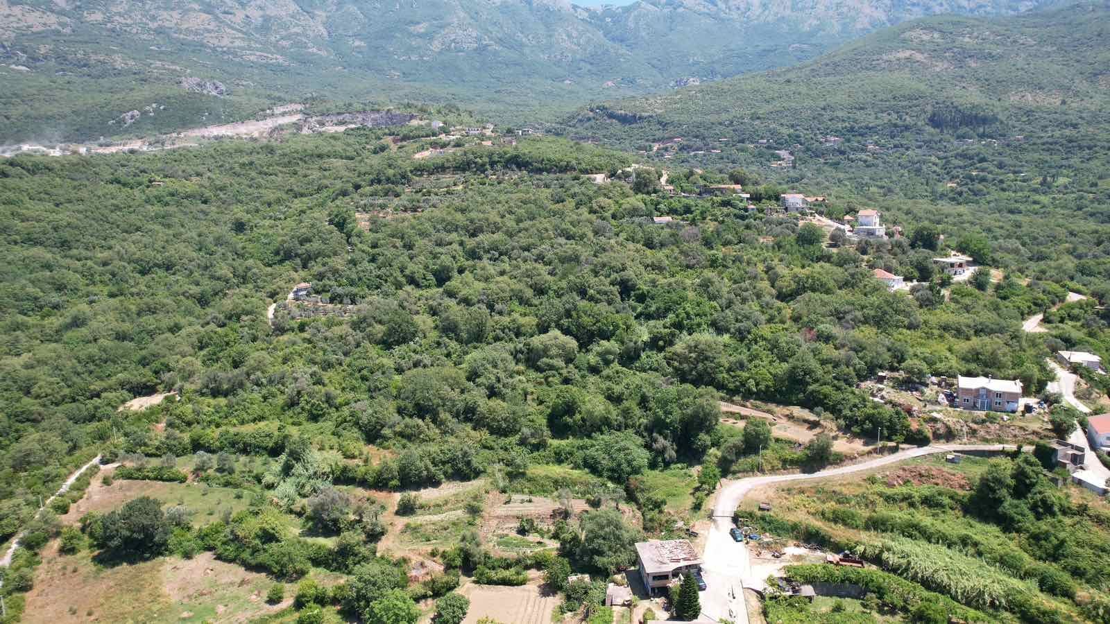 6083dfc0-f5f8-4df4-8ce2-a899082d5815 Urbanizovan plac u Radanovićima, Kotor — fotografija 13