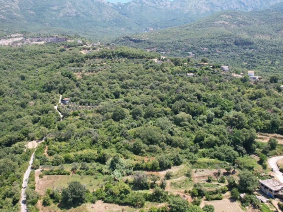 Urbanizovan plac u Radanovićima, Kotor — fotografija 16