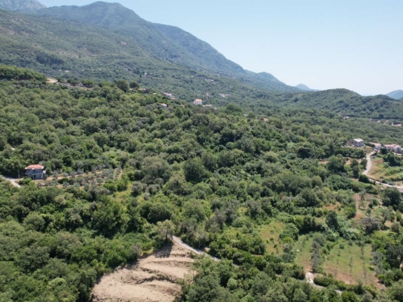 Urbanizovan plac u Radanovićima, Kotor — fotografija 18