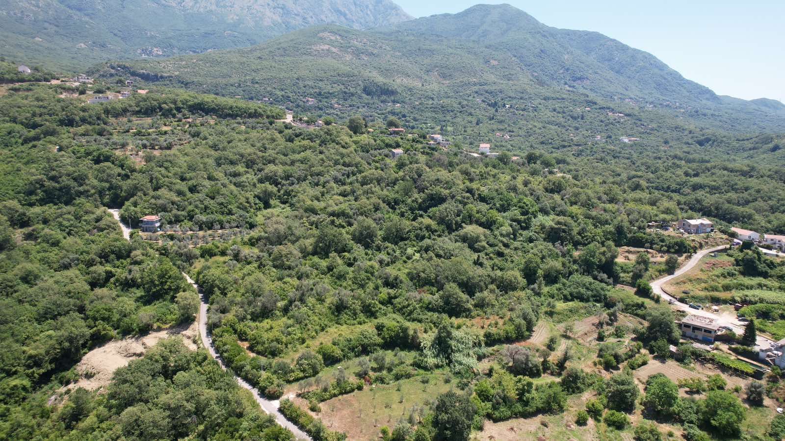 25c23a54-a057-41c0-a15f-b35fbb93a62a Urbanizovan plac u Radanovićima, Kotor — fotografija 19