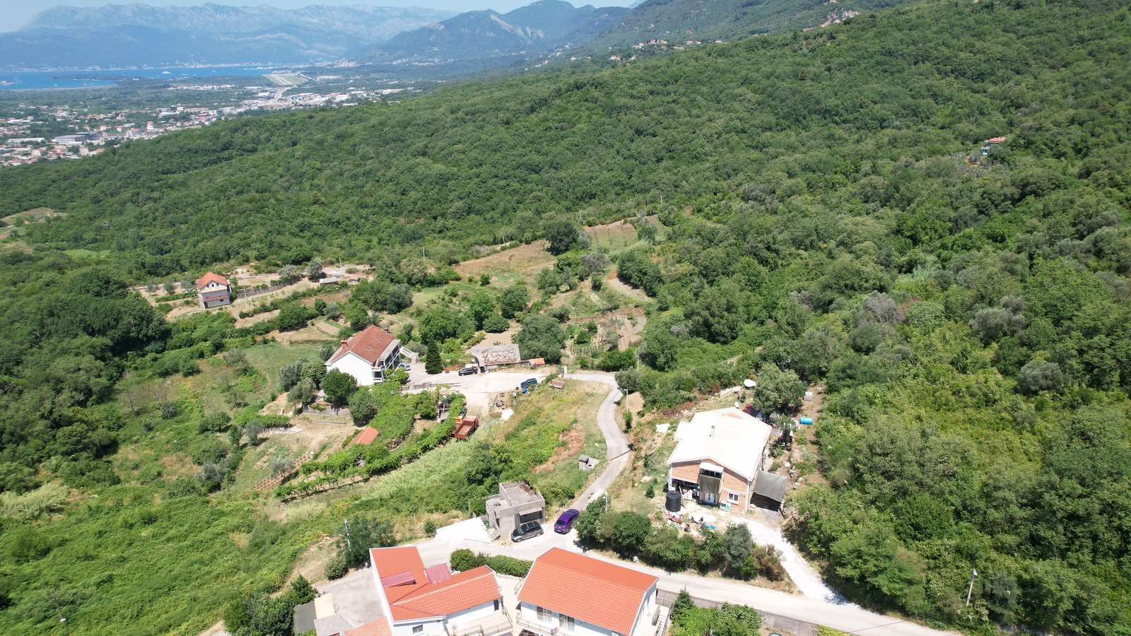b3ec9f85-a8ef-4f8d-affd-cdc7febbab02 Urbanizovan plac u Radanovićima, Kotor — fotografija 20