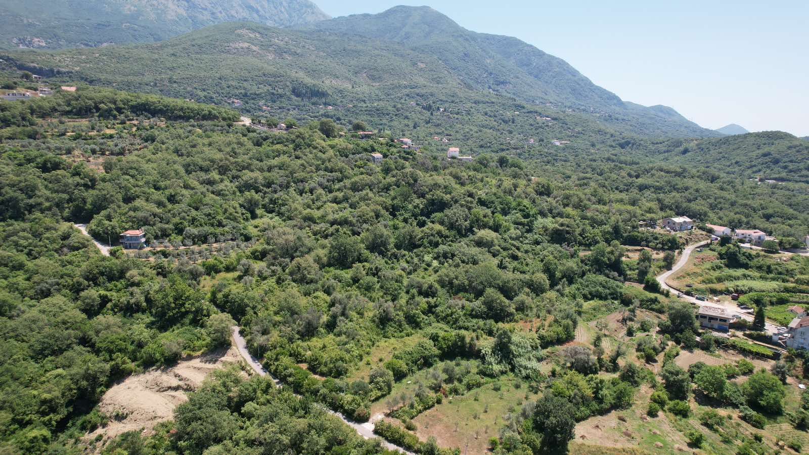 f75f8584-62e3-43a2-b7a3-ac848c3c436d Urbanizovan plac u Radanovićima, Kotor — fotografija 21
