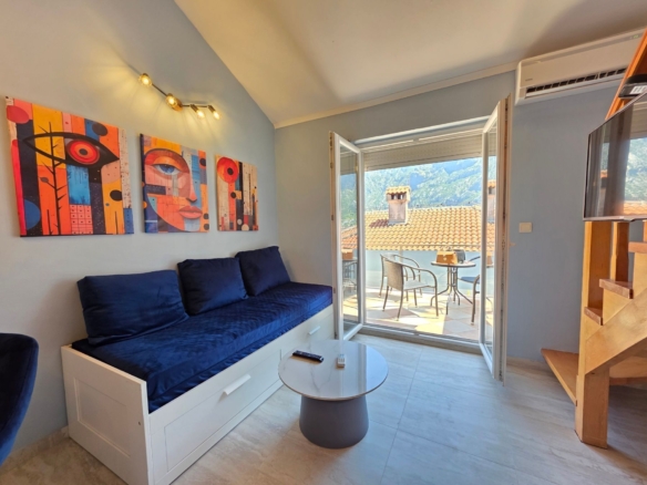 Jedinstven stan 115m² sa pogledom na more i dva parking mesta – Prčanj, Kotor (100m od mora)
