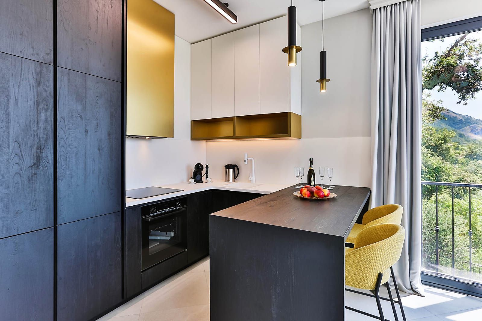 HITNA PRODAJA – Luksuzna townhouse vila 220m² sa bazenom i panoramskim pogledom na more – Reževići, Budvanska rivijera | Mogućnost odloženog plaćanja | Bez plaćanja 3% poreza