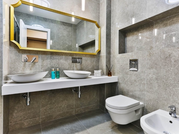 HITNA PRODAJA – Luksuzna townhouse vila 220m² sa bazenom i panoramskim pogledom na more – Reževići, Budvanska rivijera | Mogućnost odloženog plaćanja | Bez plaćanja 3% poreza