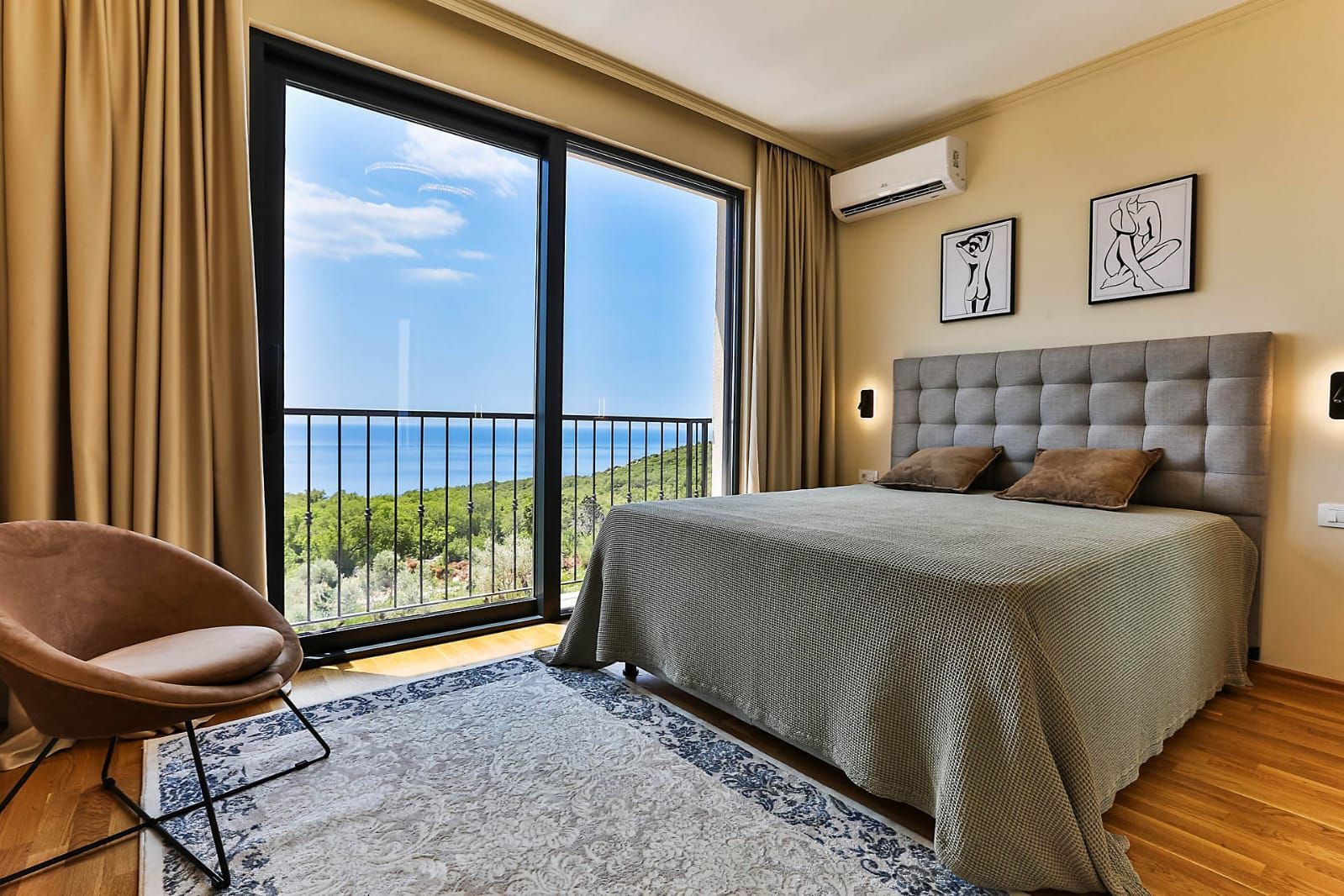 HITNA PRODAJA – Luksuzna townhouse vila 220m² sa bazenom i panoramskim pogledom na more – Reževići, Budvanska rivijera | Mogućnost odloženog plaćanja | Bez plaćanja 3% poreza