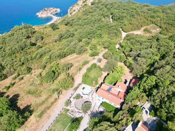 Urbanizovan plac 7000m2 sa panoramskim pogledom na more – Blizikuće, Budva