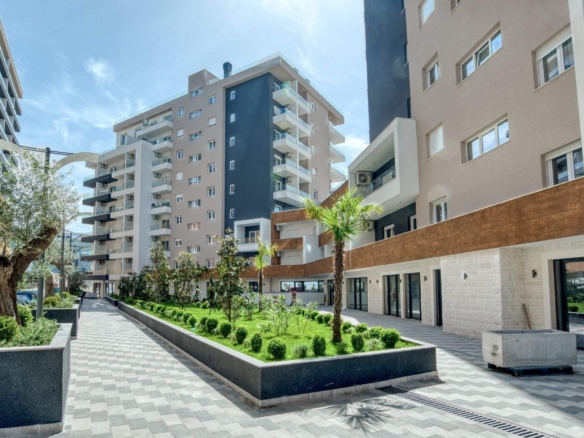 Potpuno opremljen poslovni prostor 69m² sa terasom – Old Bakery Budva