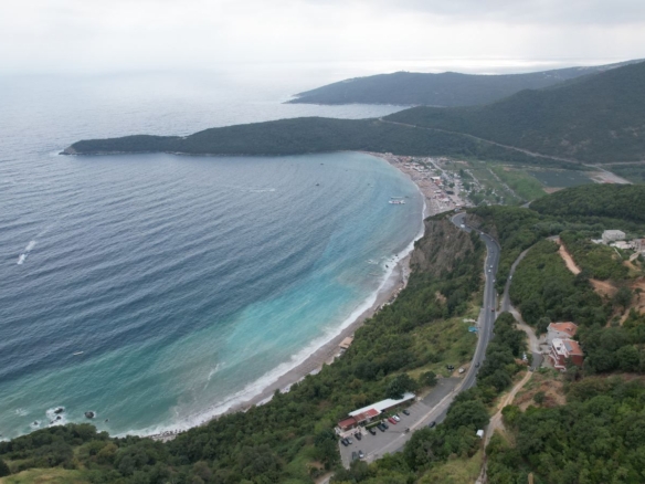 Urbanizovano zemljište 3.078 m² sa panoramskim pogledom na more za zajedničku gradnju u Prijevoru, Budva – mogućnost izgradnje 5.600 m²