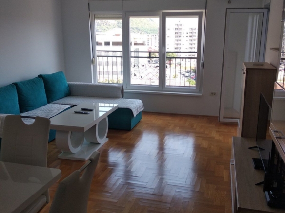 Trosoban stan 71 m² sa pogledom na more i grad u naselju Dubovica – Budva