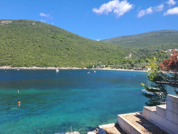 Prodaja zemljišta 3.338 m² – Prva linija mora, Žanjic–Mirišta, Herceg Novi