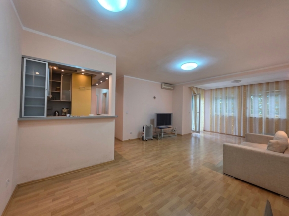 Prodaja dvosobnog stana 70 m² sa dvorištem i baštom – Budva,Centar