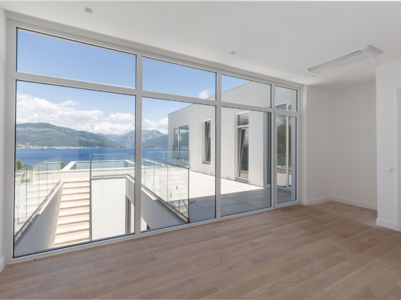 Prodaja luksuzne vile 328 m² sa bazenom i panoramskim pogledom na more –Krašići, Tivat