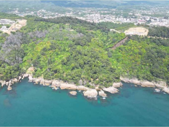 Ekskluzivna investiciona prilika — Urbanizovano zemljište od 22.800 m² sa pogledom na more u Ulcinju, idealno za izgradnju luksuznog turističkog kompleksa